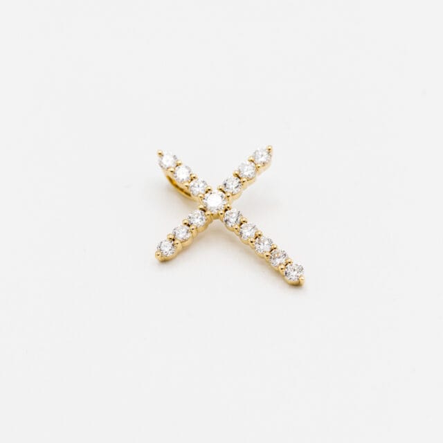 Diamond-pendant-cross