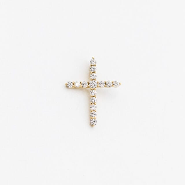 Diamond-pendant-cross
